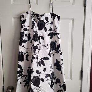 Jessica Simpson Black and White Floral Midi Dress